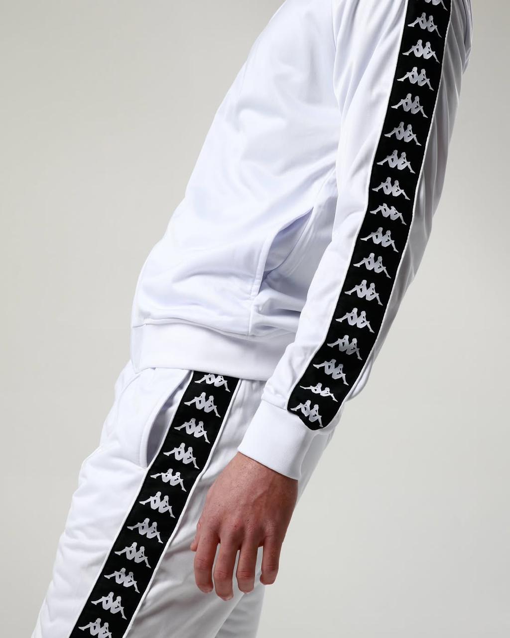 Логотип Kappa появился случайно во время съёмки купальников в 1969 году.