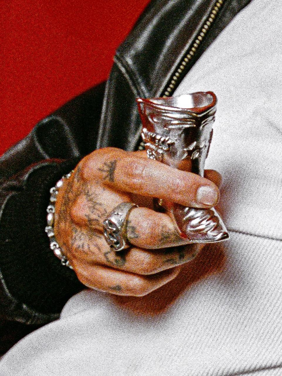 Всем отличной субботы, с вами спонтанная рубрика «Что за бренд?»