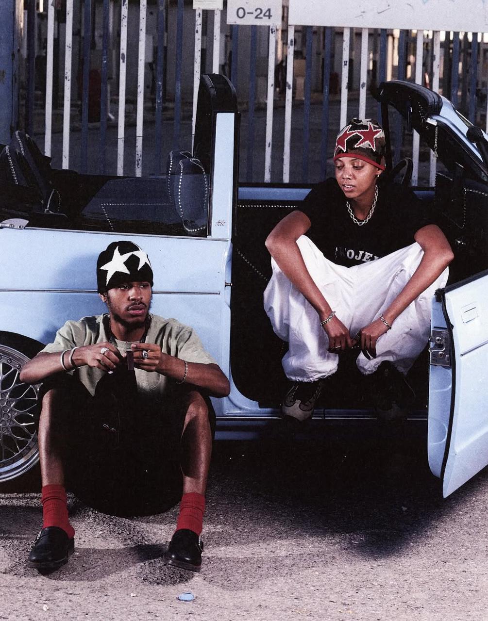 Всем отличной субботы, с вами спонтанная рубрика «Что за бренд?»