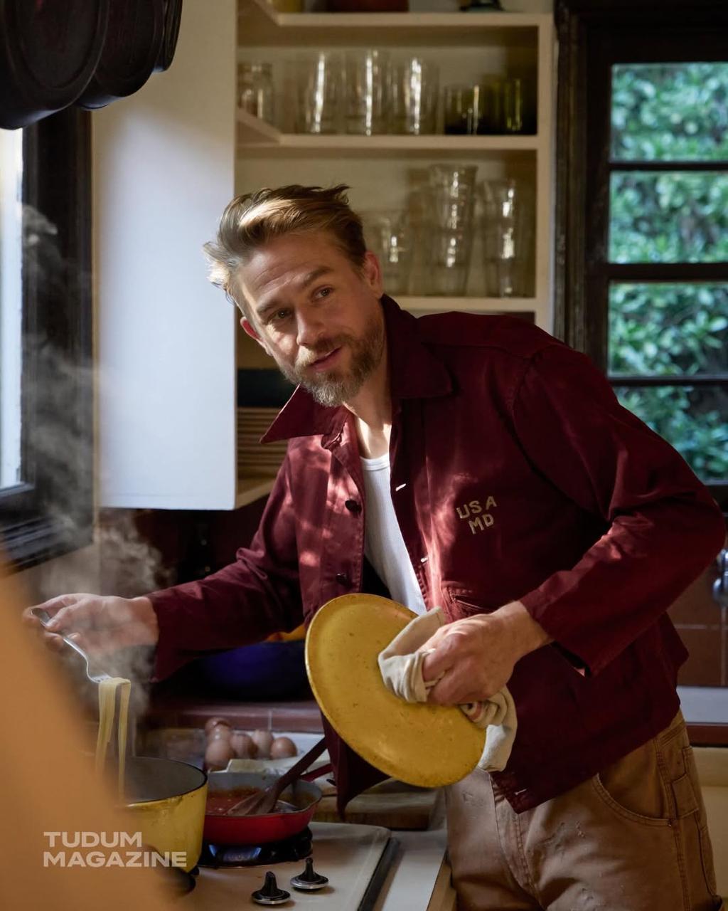 Чарли Ханнэм для Netflix Tudum Magazine